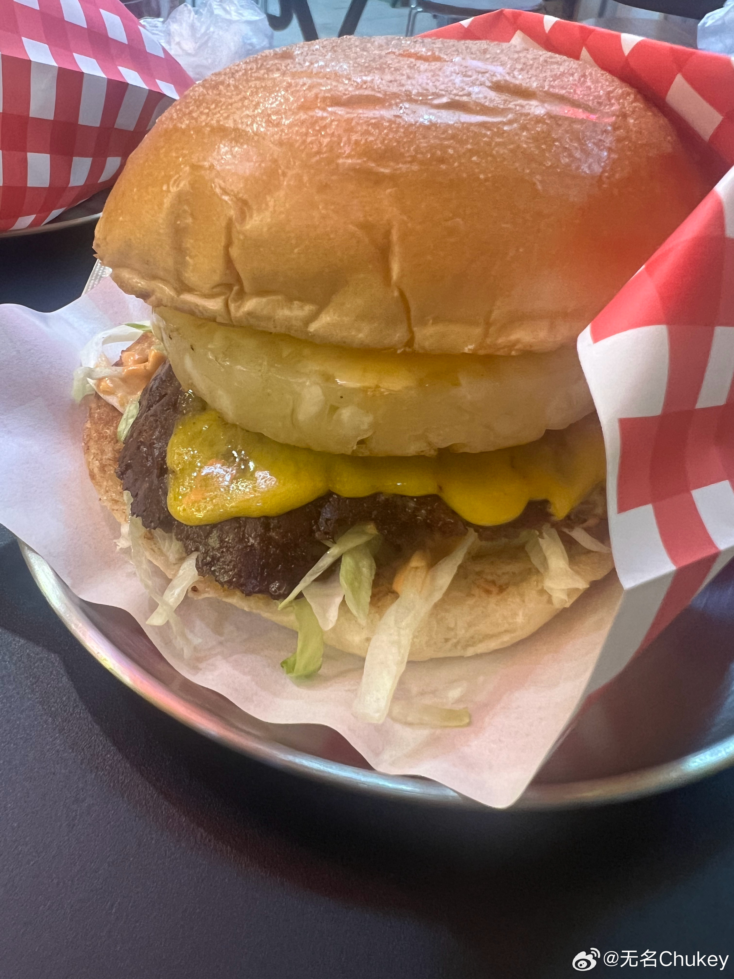 吃个大汉堡补充一下能量（脂肪） 广州