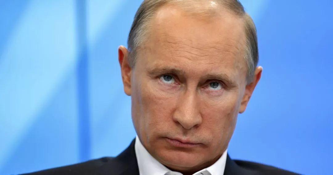 所有人都以为普京会趁着油价‬飞涨，大捞一笔。但他却直接把油管子的阀门拧死了。从4