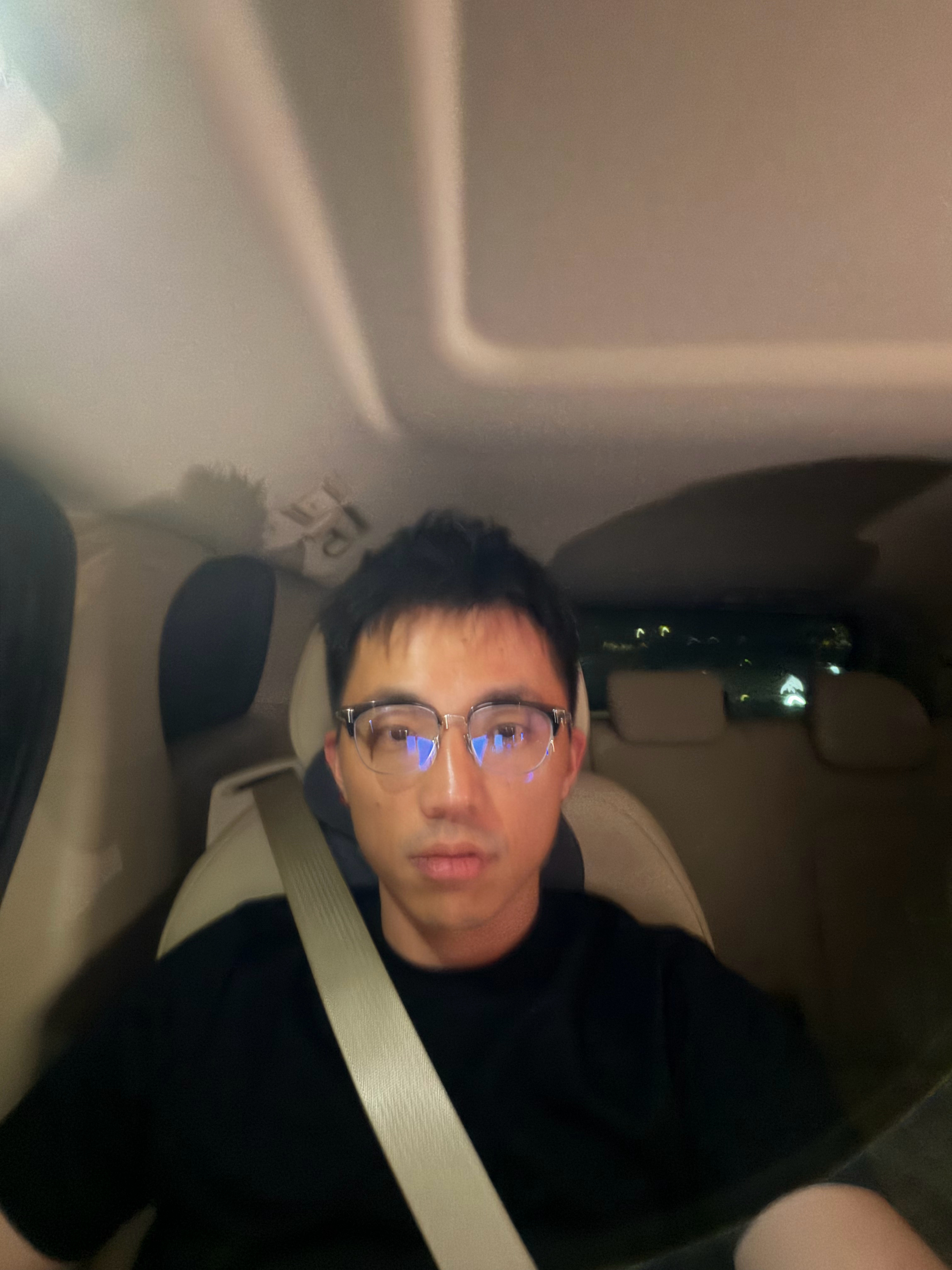 现在去机场，准备回厦门了整整出差一周了不知道 UDG 有没有被搬空了