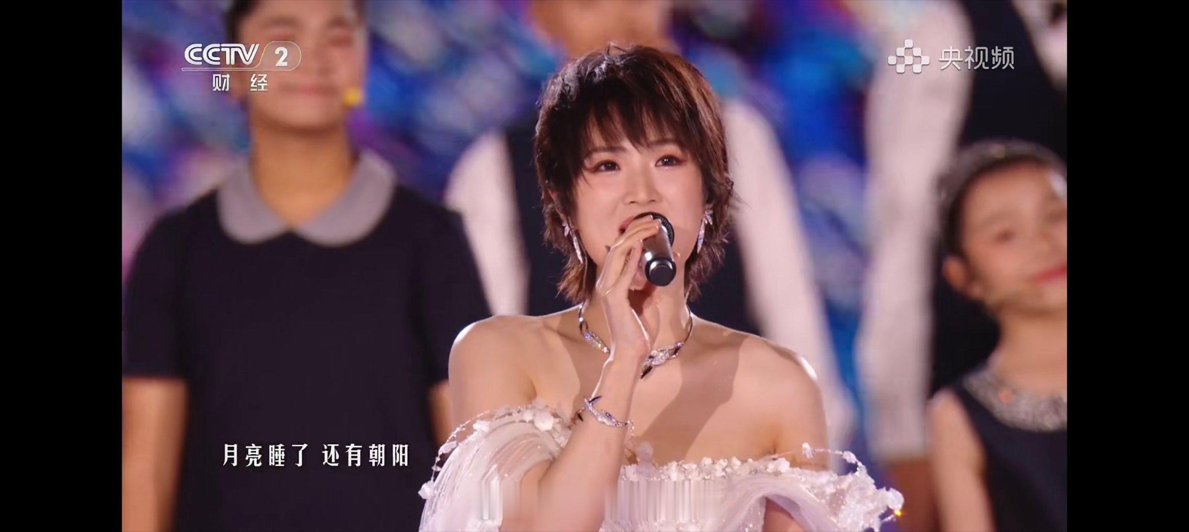 姚安娜也来鸿蒙盛典了，华为这个出场费就不用给了吧