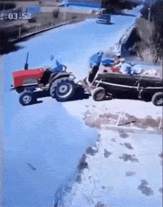 这种道口一定要小心，必须一慢二看三通过。