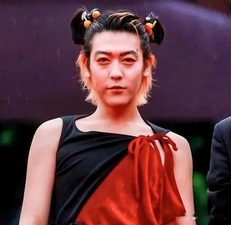 姜思达给吴京的10条人生建议，既有犀利的洞察，也有幽默的调侃，引发了广泛关注。