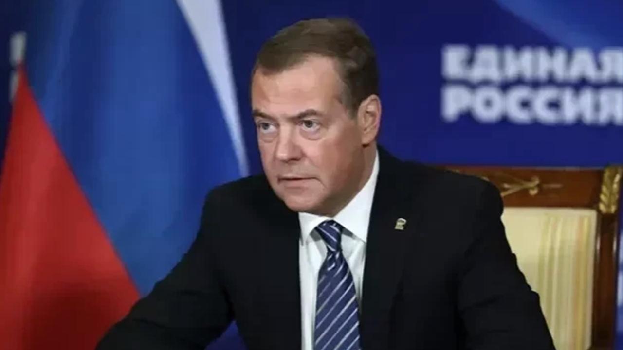 这不是梅德韦杰夫又一次放狠话，这是头一回，他身后那份核账本连一个监督人都没有了！