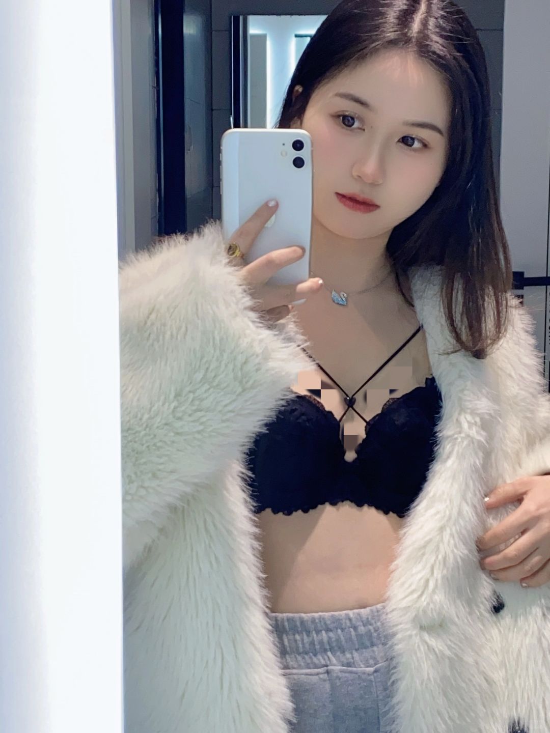 是谁喜欢这件黑色交叉蕾丝👙？