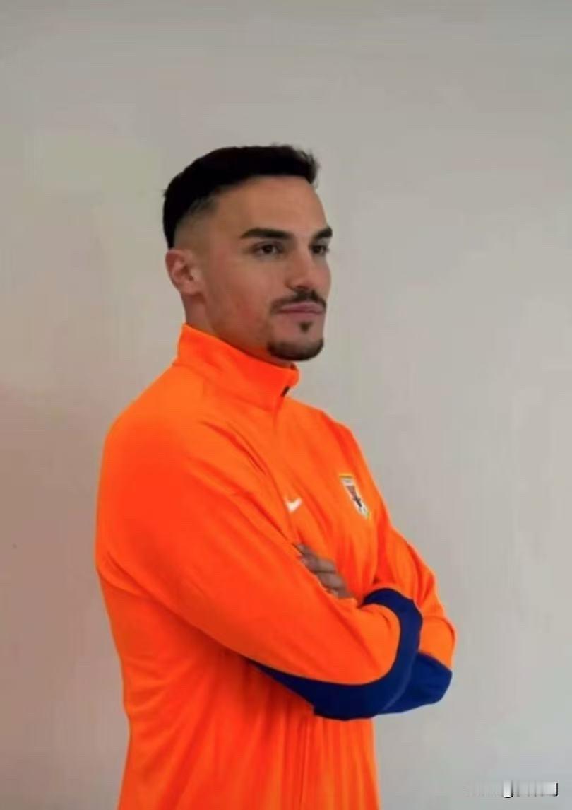 来自葡萄牙的中生代后卫阿尔瓦罗·佩德罗抵达济南后也已经体检完成，只差泰山足球俱乐