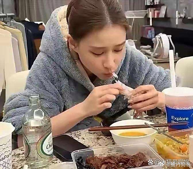 何超莲这波炫富，真是高级到让人无话可说。 ​​​
