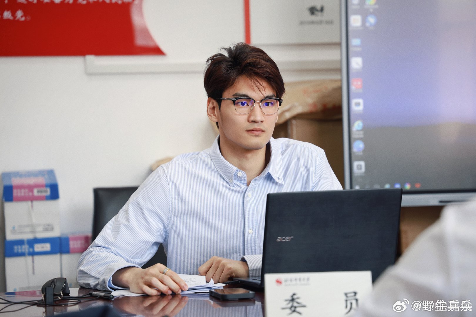 徐嘉余回北体大答辩 结束全国游泳冠军赛后，回到北京体育大学参加答辩甲鱼哥蓝色衬衫