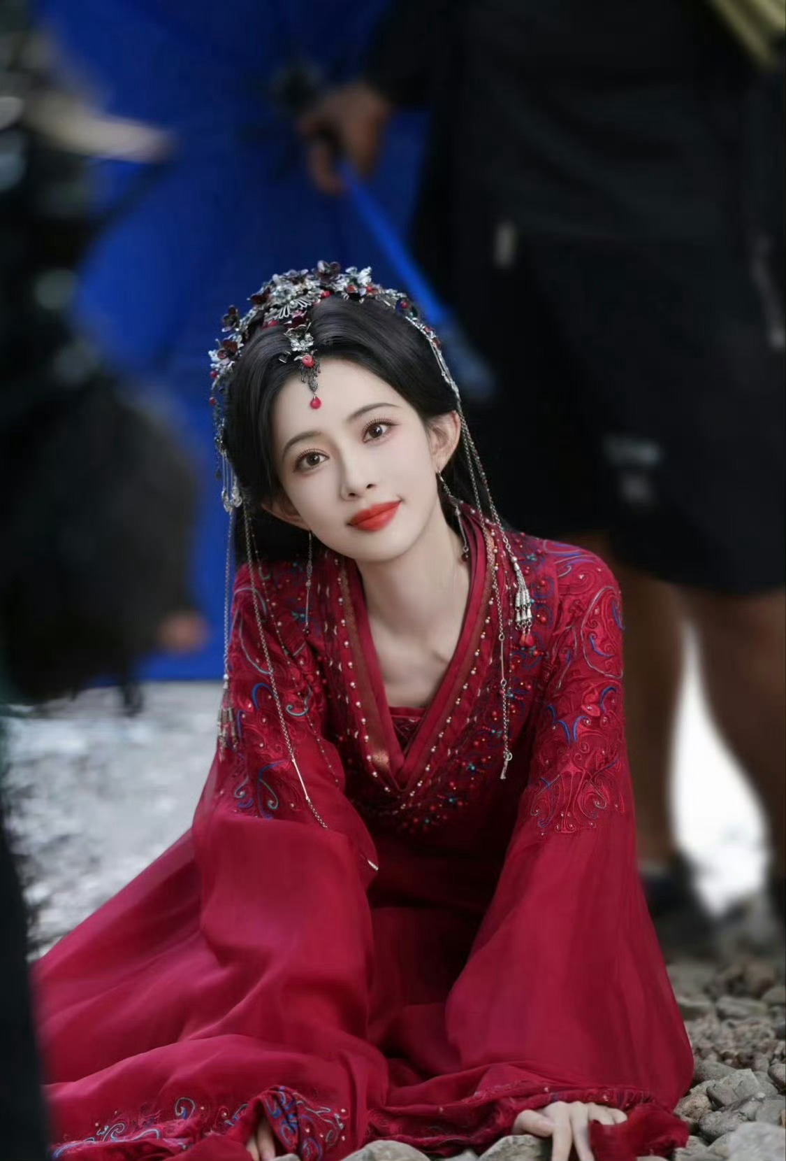 孟子义沈汐和额饰好有古早味儿狠狠沦陷在孟子义沈汐的古装造型里，小小的额饰撑起整套