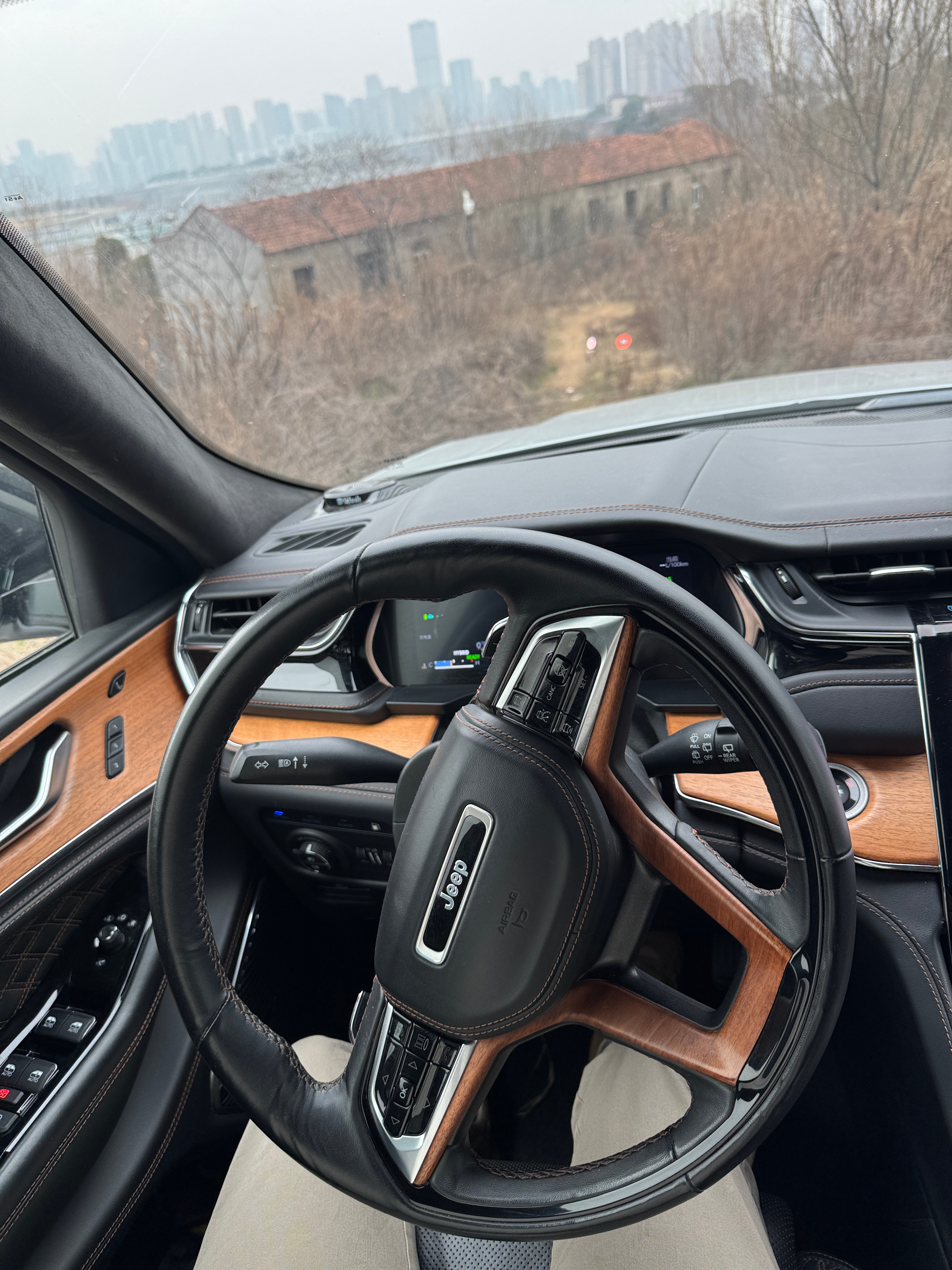 大切还是太在意公路性能，原厂配的是Eagle F1四条轮胎275宽度，公路性能简