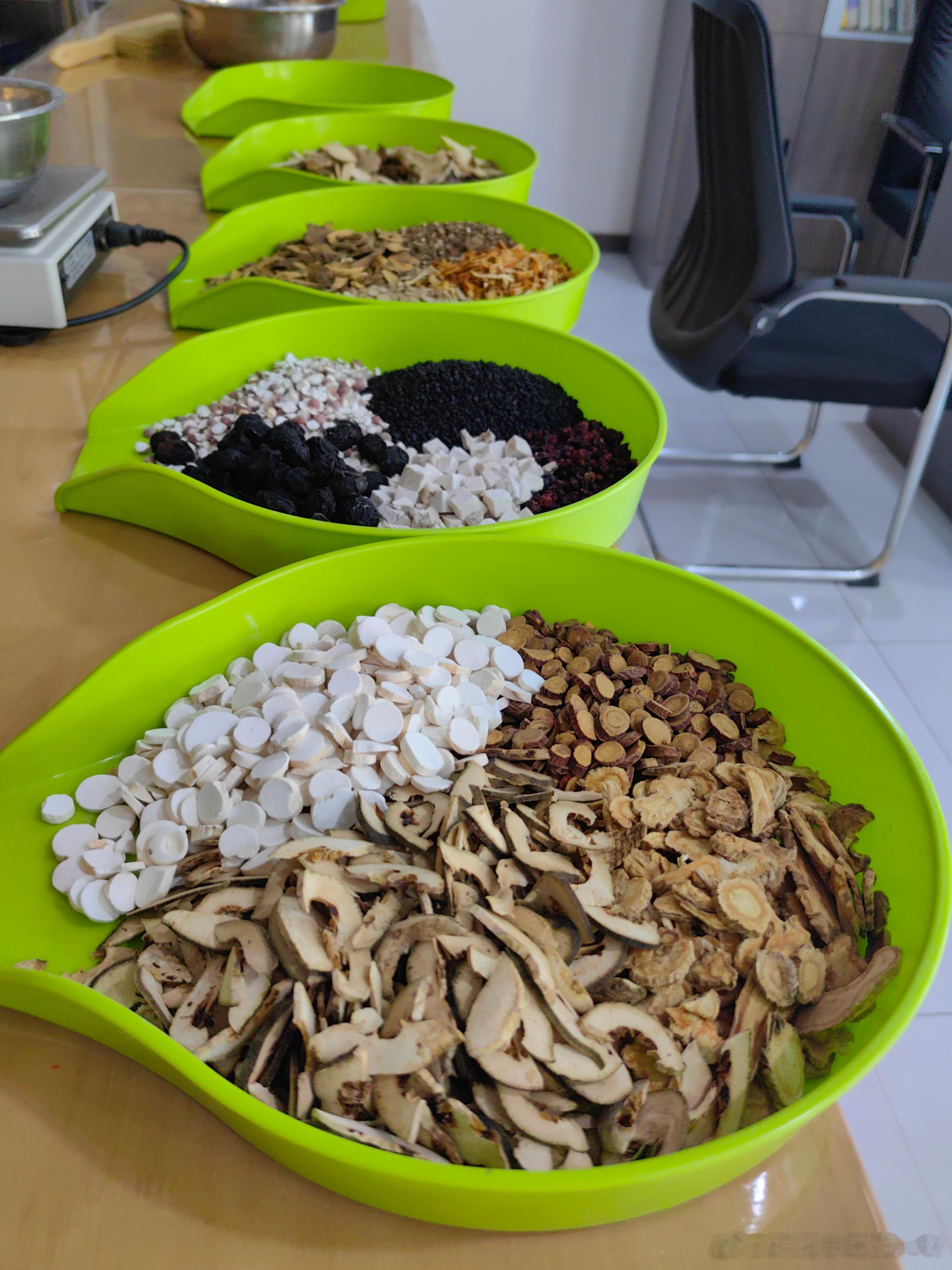 照顾好自己的健康和情绪，这场人生，你就赢了一大半，其余的其余，人生自有安排。人生