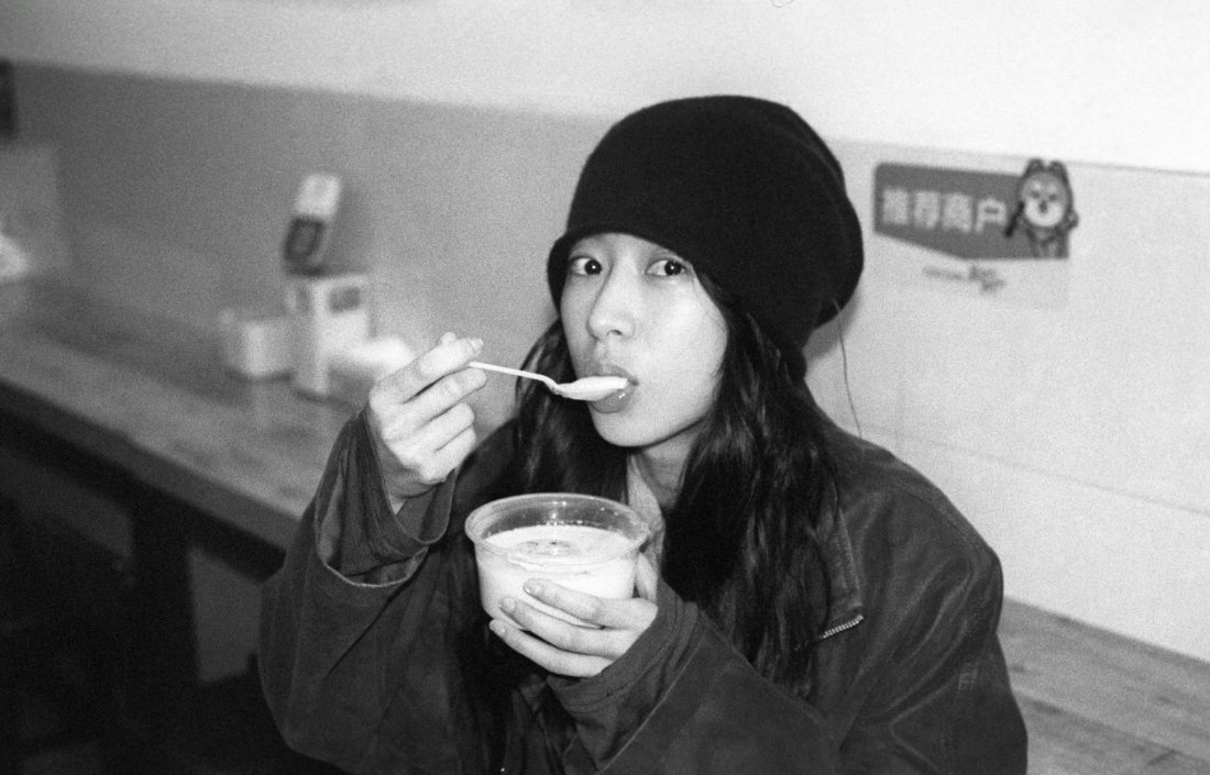 周雨彤吃蛋烘糕了，姐姐我也想吃，你吃的什么口味  我要去吃彤款