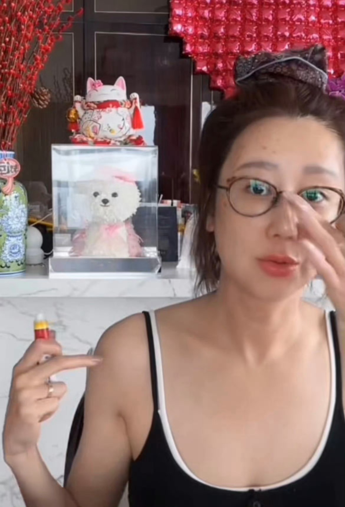 陈浩民老婆脸上扎了200多针听起来好吓人，整个人都变得不适了 ，这种算不算另类的