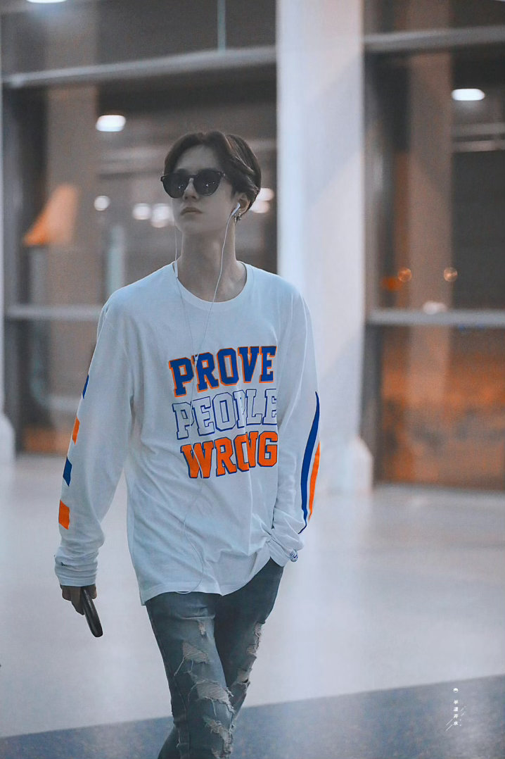 2015.09.13 北京🛫南京 痞帅痞帅的小男孩王一博 