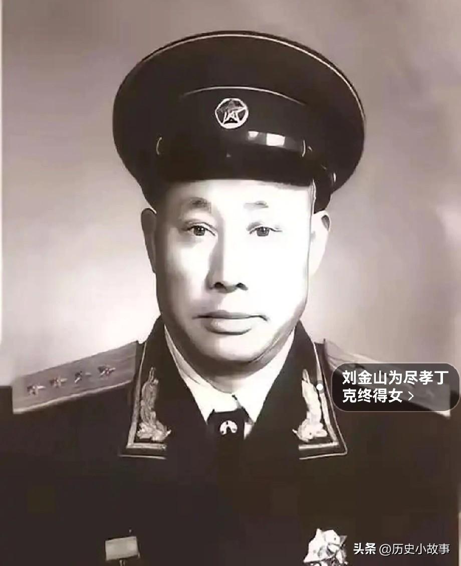 抗战期间，飞夺泸定桥的二十二勇士幸存者刘金山，被5个日本兵包围，就在奋力搏杀之际