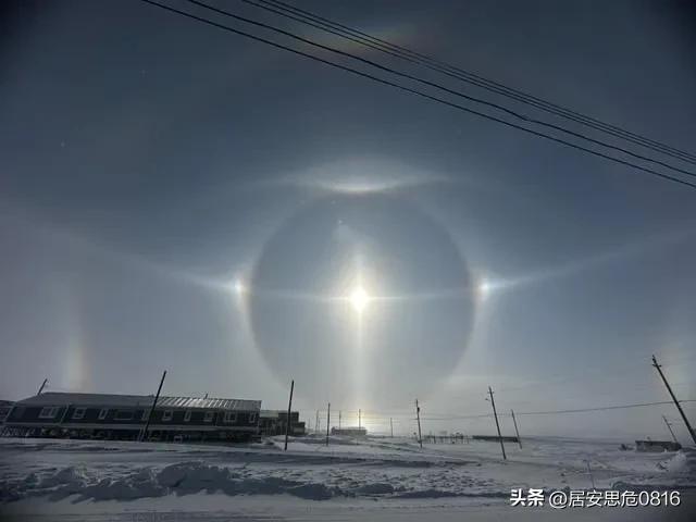 今天下午，加拿大北极地区出现罕见的“光环”。