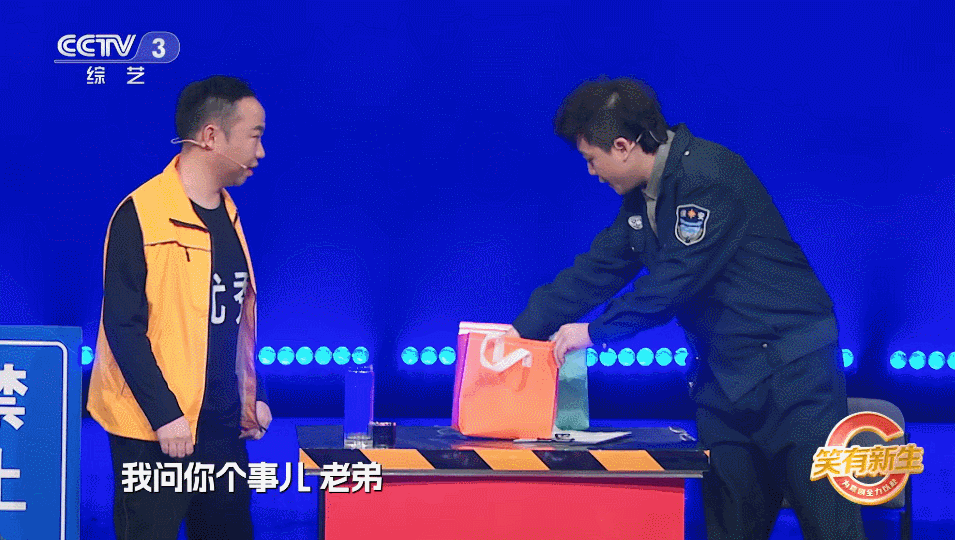 当一天外卖员赔600笑有新生为ta比C 郭江涛演的外卖员带着哭腔说月扣六百，余钦