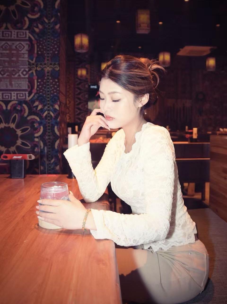 酒肆小酒馆太出片了，
微醺 清吧 御姐互勉约拍