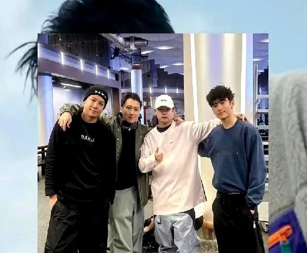 星二代不急着捞钱，他在怕什么？

Lucas今年18岁，照片一出就被喊小霆锋，可