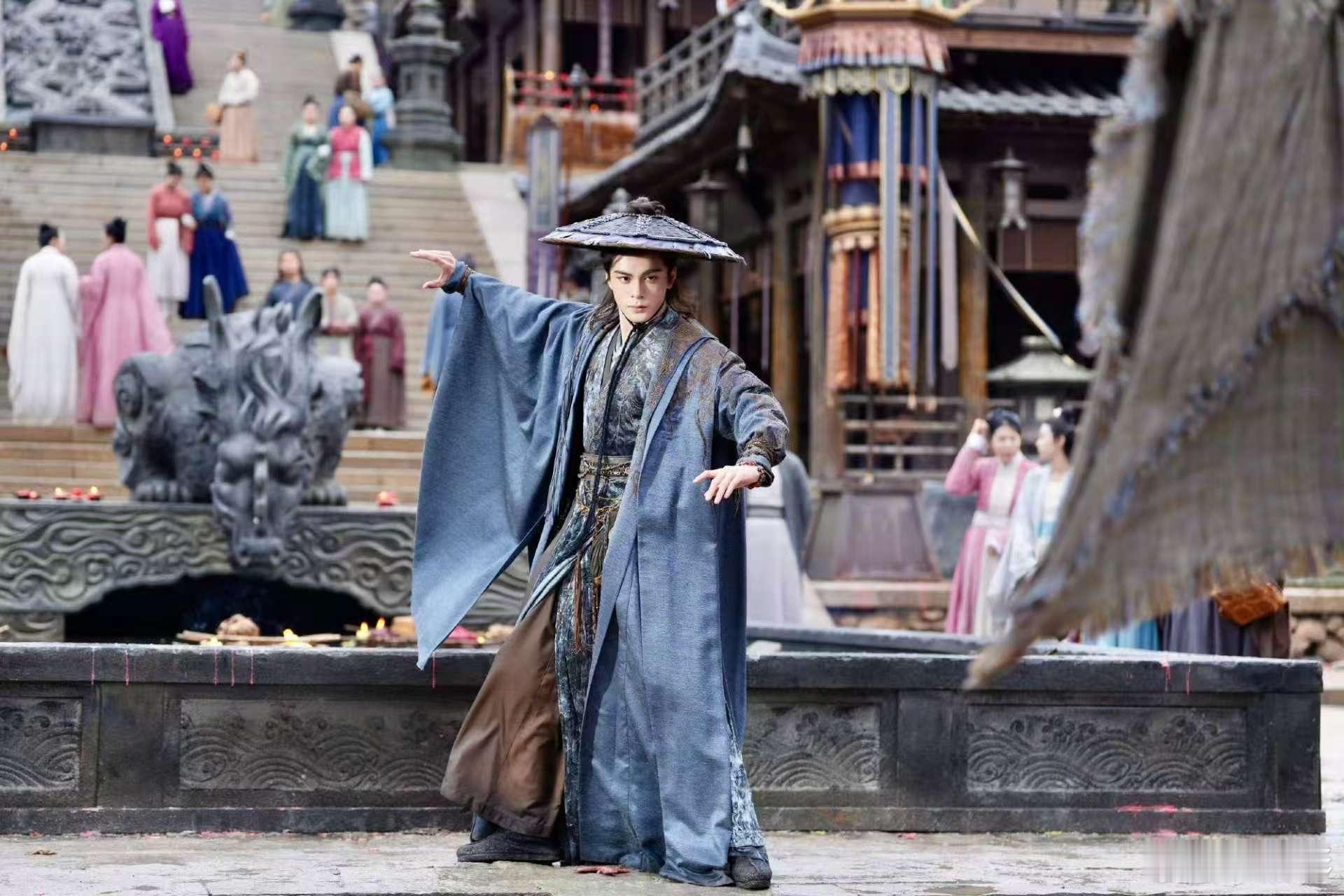 曾舜晞纯手搓打戏曾舜晞这段纯手搓有老辈子那味了动作舒展力道到位，老派武侠的韵味被