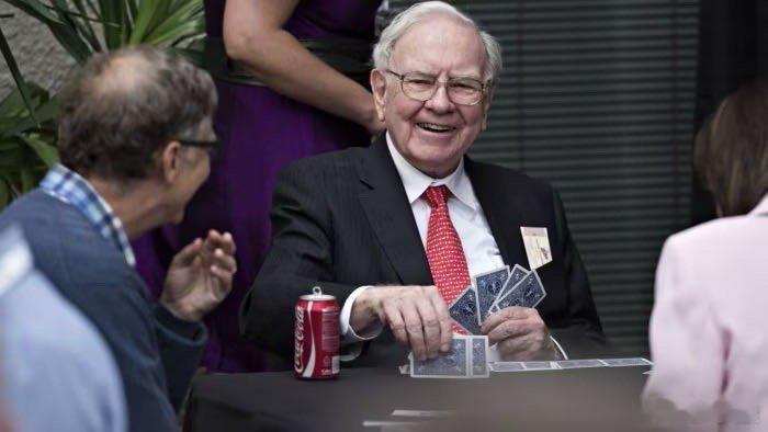 【巴菲特“退休”前伯克希尔调整巨头押注：Q3加速抛苹果，建仓谷歌】伯克希尔连续两