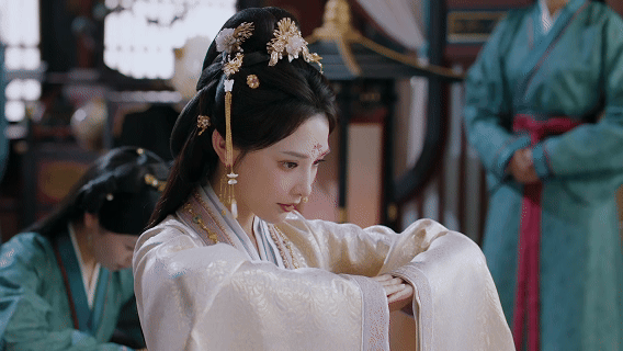 彭小苒在凤凰台上的哭戏太绝了，手里的纸巾就没停过，凌苍苍被爱人和师傅同时背弃，信