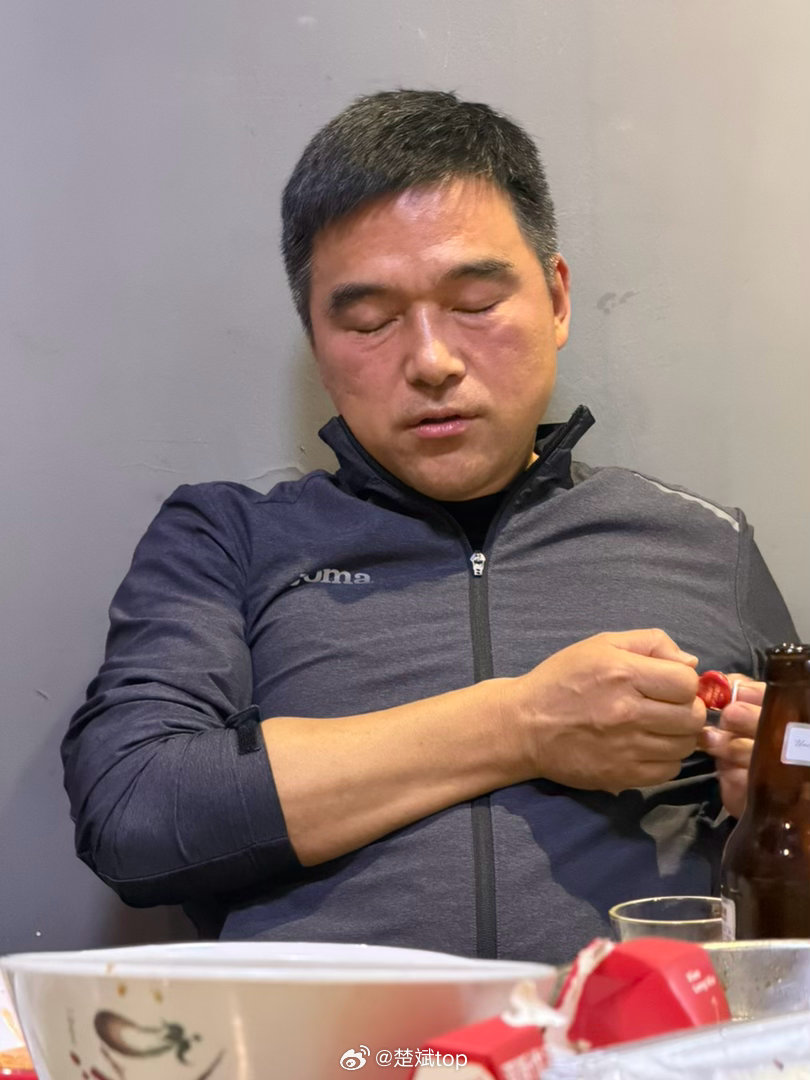 老登还是不太行，喝一瓶就睡着了