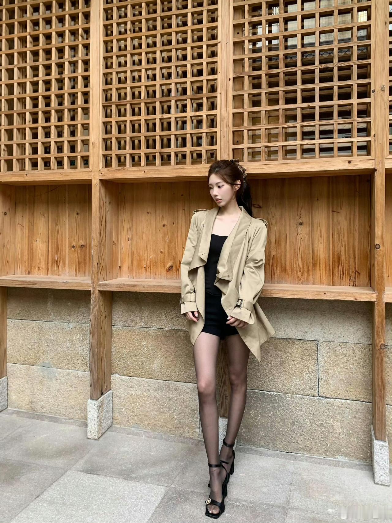 穿黑丝更显白~ ​​​