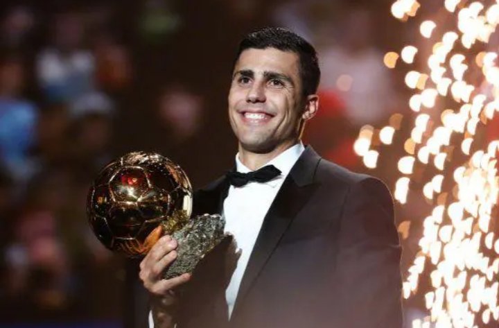 北京时间10月29日凌晨，2024年金球奖颁奖典礼结束，罗德里力压维尼修斯，荣膺