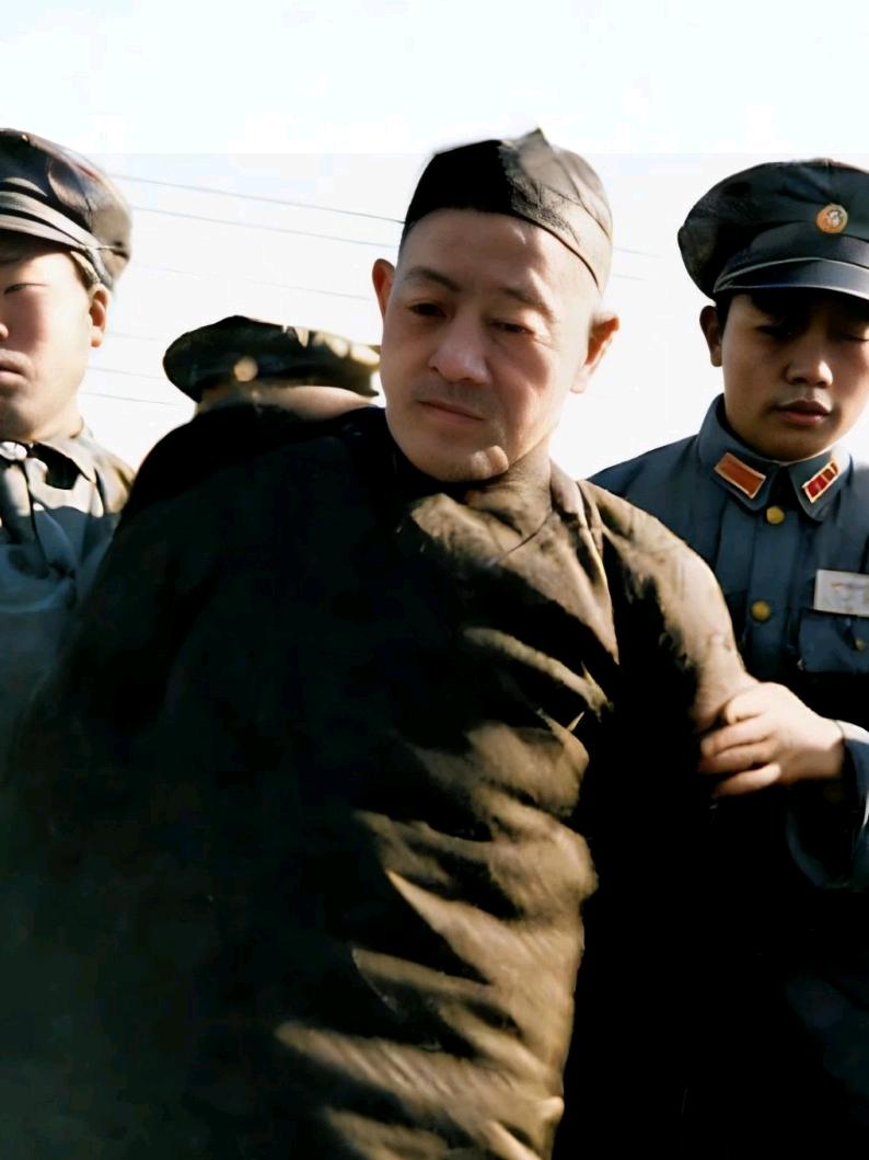 1946年，在南京军事法庭接受审判时，大汉奸 齐燮元 举止傲慢，态度蛮横，对自己