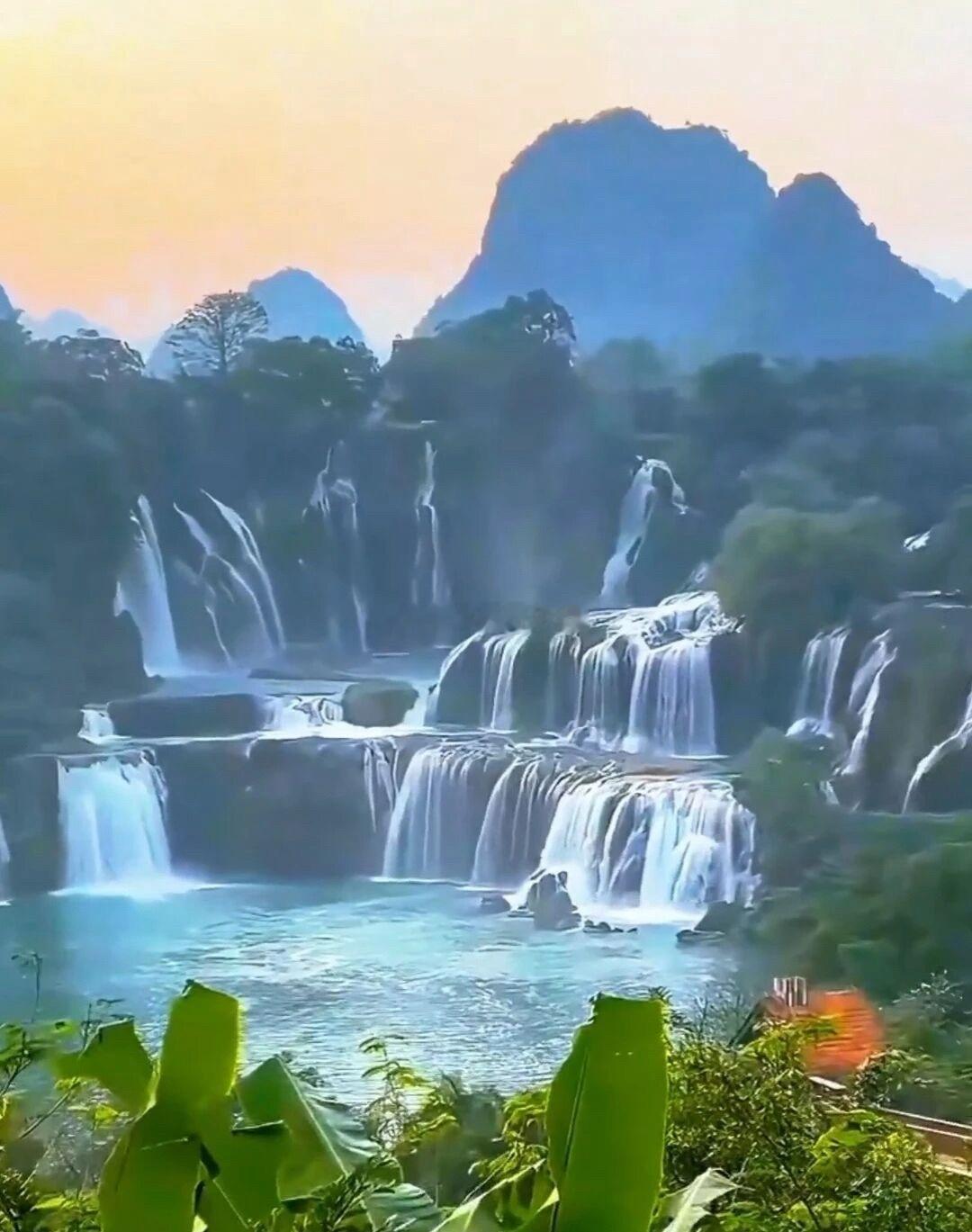 明日大概率大涨收中大阳线上半年行情落幕，市场暂无利空。6月机构冲排名的抛压会转为