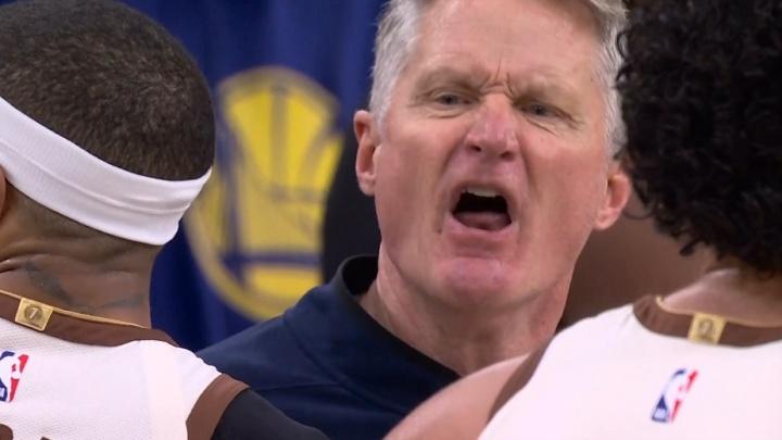 科尔暴怒，欲打裁判，被驱逐出场！

这个球来自于连续两个回合判罚的情绪累积。
