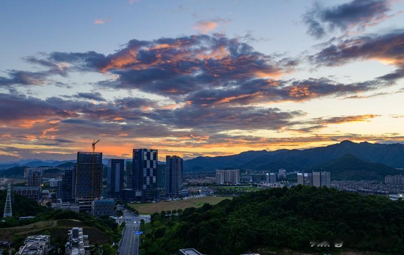 借一缕晚风，偷半日清闲，日子简单也浪漫。