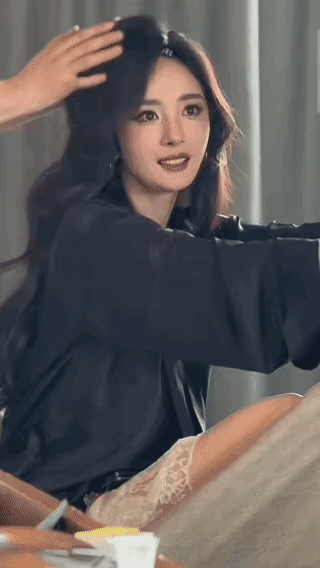 感觉杨幂离婚之后，越来越漂亮了，气质也变好了。