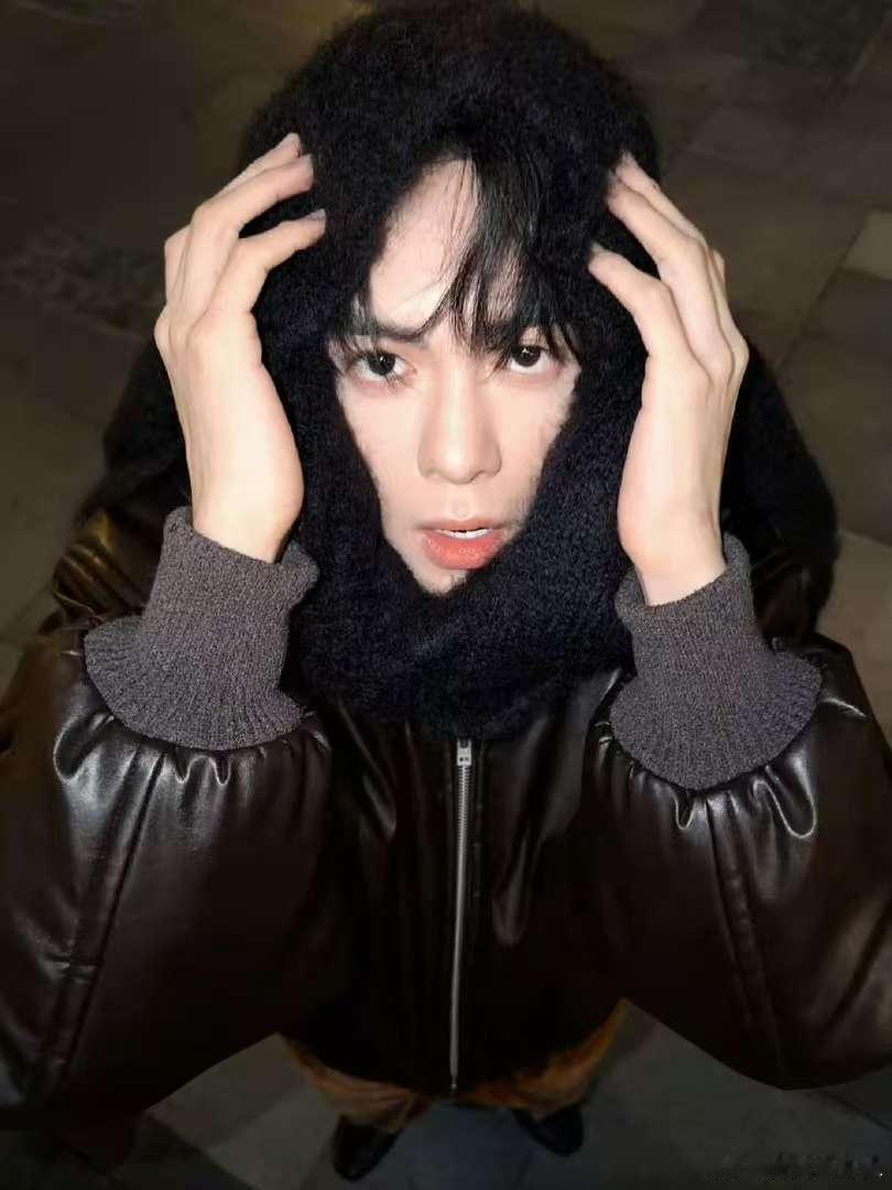 曾舜晞 私服免检 准备冲巴黎追曾舜晞！他的私服品味太在线，一身全黑超有潮男感，氛