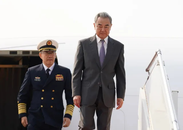 【柬埔寨终于意识到，中方两名高层到访的深意，这次必须得拿出成绩】中东局势动荡之际