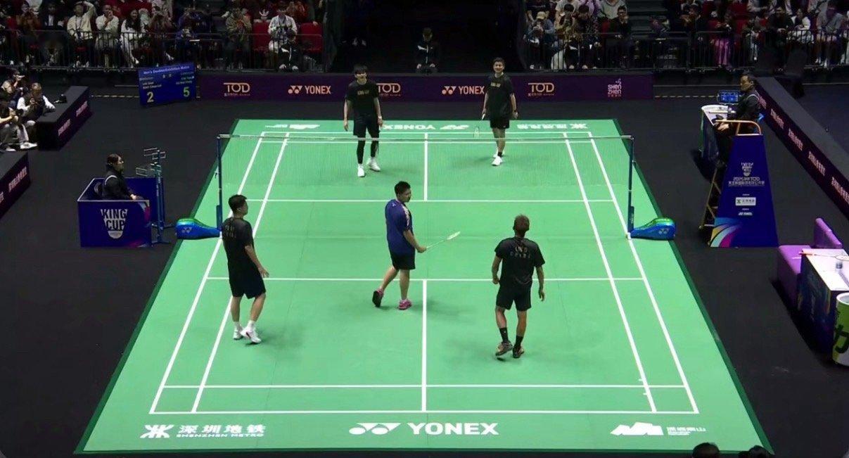 这蓝衣小胖中头奖 5个世界冠军陪他玩