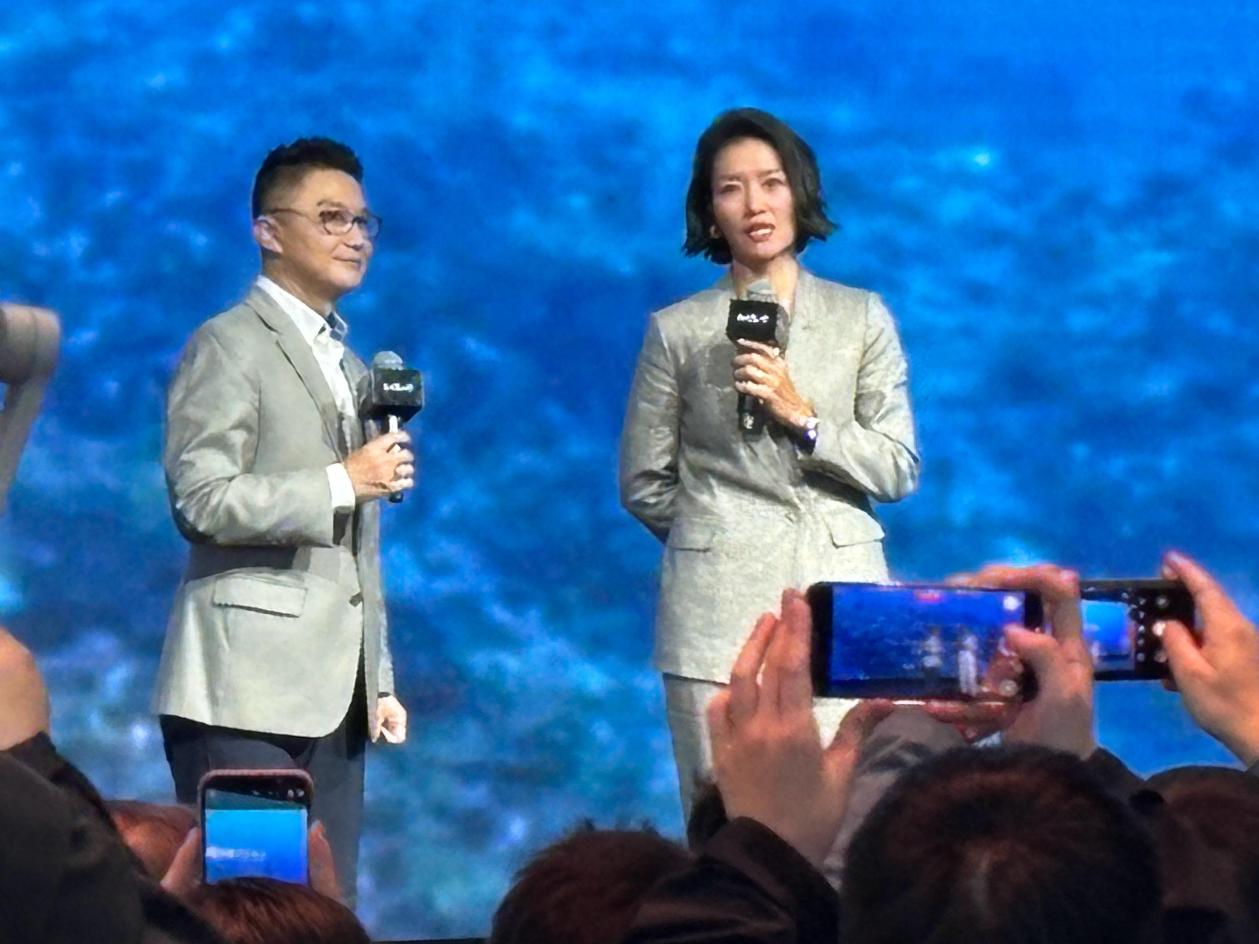 网球名将李娜在广州车展为起亚品牌站台，成为起亚汽车代言人 