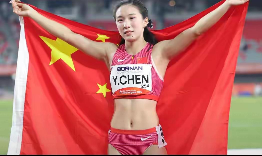 太炸了！女子百米飞人大战夺冠，这个小姑娘太猛
 
谁能料到，亚运会女子百米这场飞