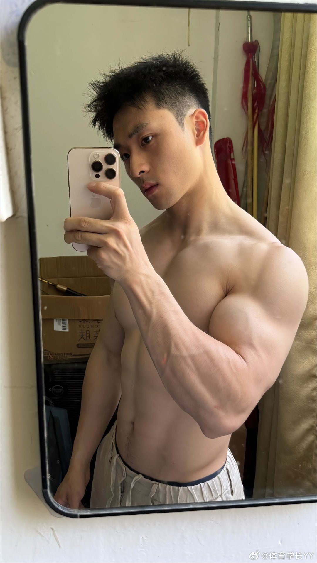 更喜欢看强壮肌肉男类型体育生 ​​​