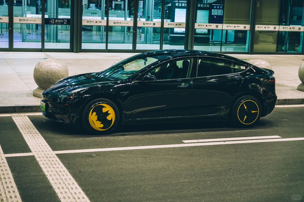 26岁大学老师买的轮毂盖 女朋友追着跑