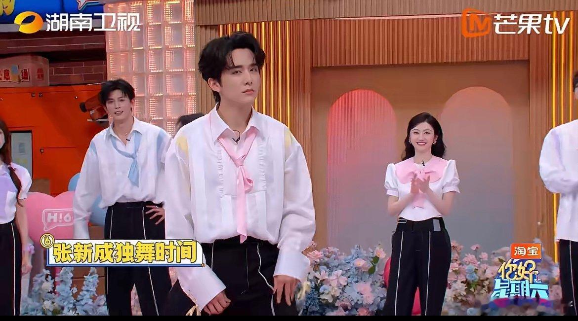 张新成舞担属性藏不住了舞台上的张新成魅力爆棚，《nobatidao》节奏感与控制