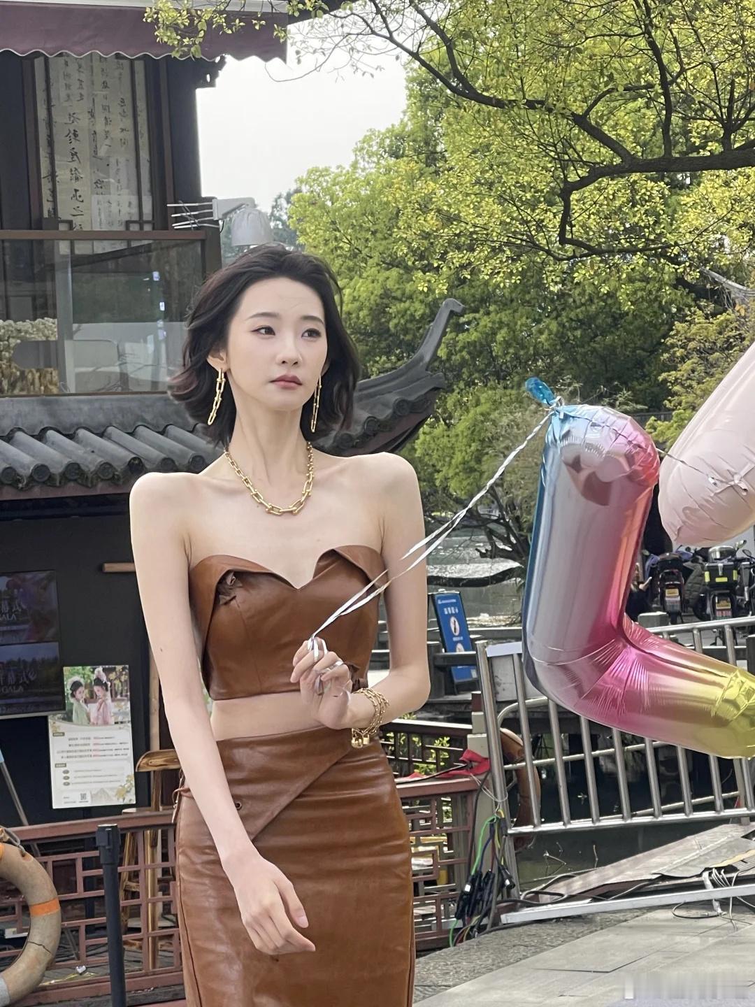 张艺凡好瘦啊