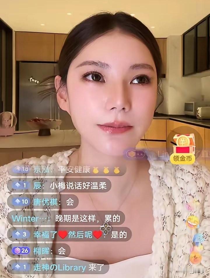 网友:你是不是晕倒了？网上传你晕倒了……
马筱梅摇头说:没有晕倒，我身体好着呢！