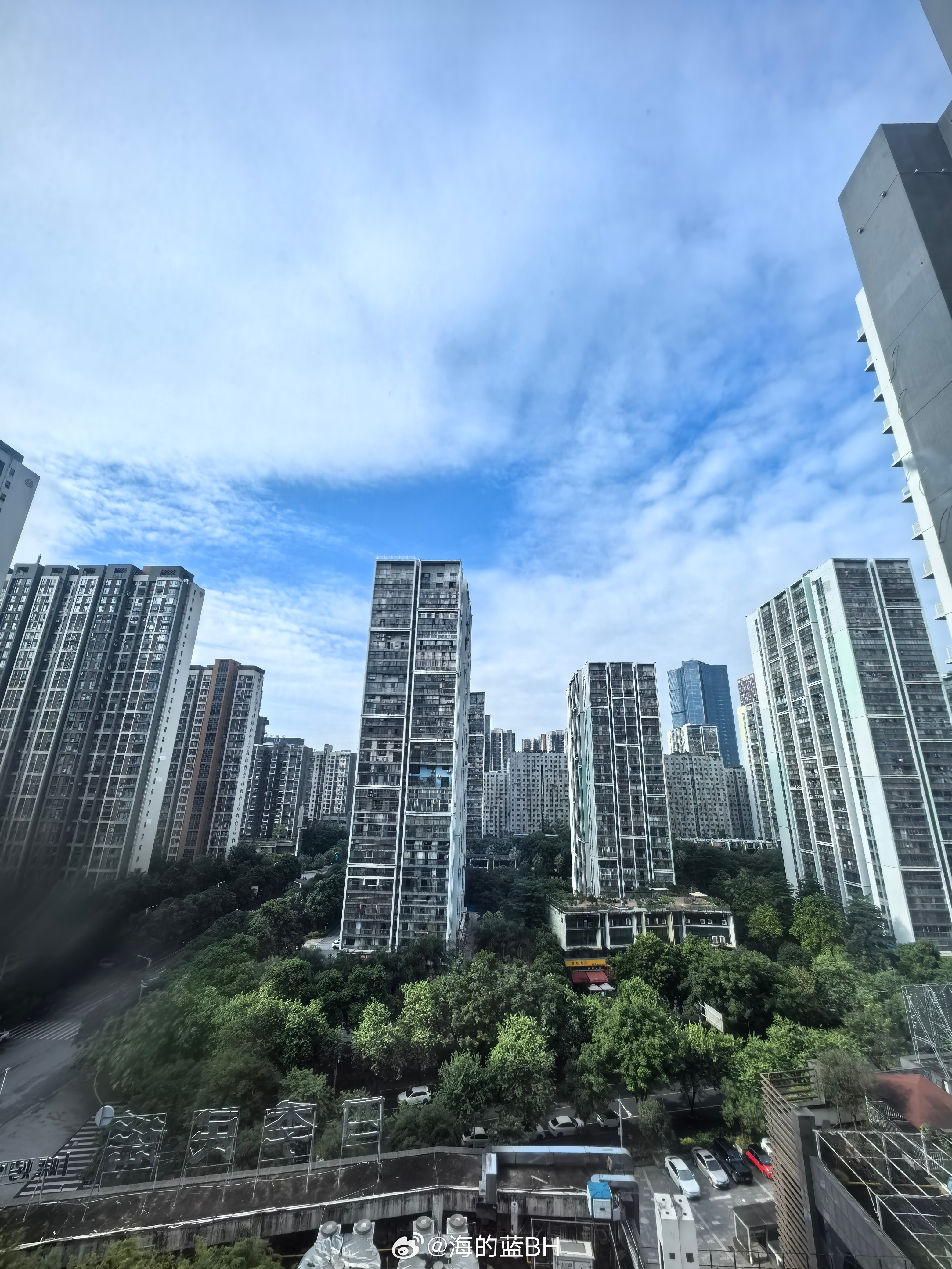 这么热的天，出来见一面吧！见面了我们就是熟人了 