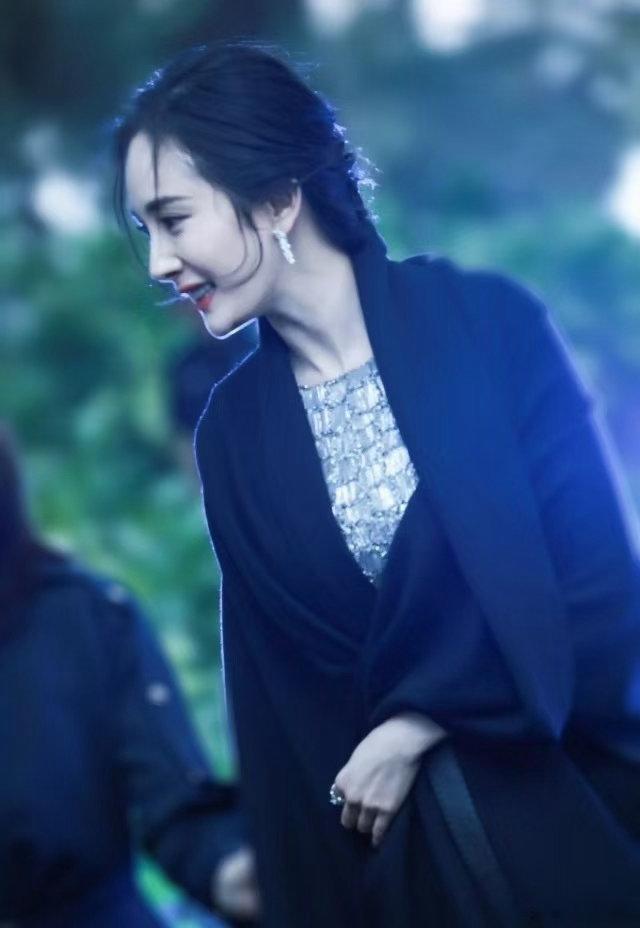杨幂杨幂私下性格好鲜活很少见到表里如一的艺人，杨幂不管拍戏还是日常，都随性自在，