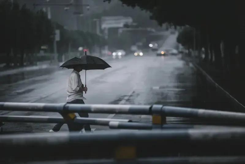 飞雁声声诉秋思、
风景收获纵江域，
云淡风轻气爽熄、
探寻祥云归征途、
渺渺炊烟