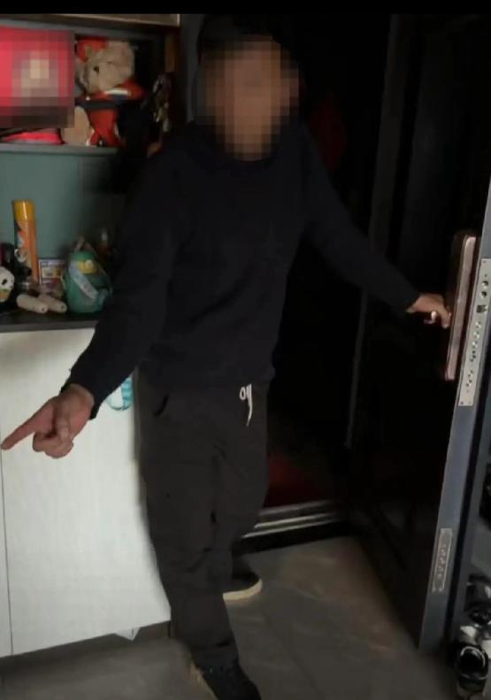 惊魂未定！云南昭通，女子独自在家，正脱了衣服准备洗澡，谁知，一名30多岁的陌生男
