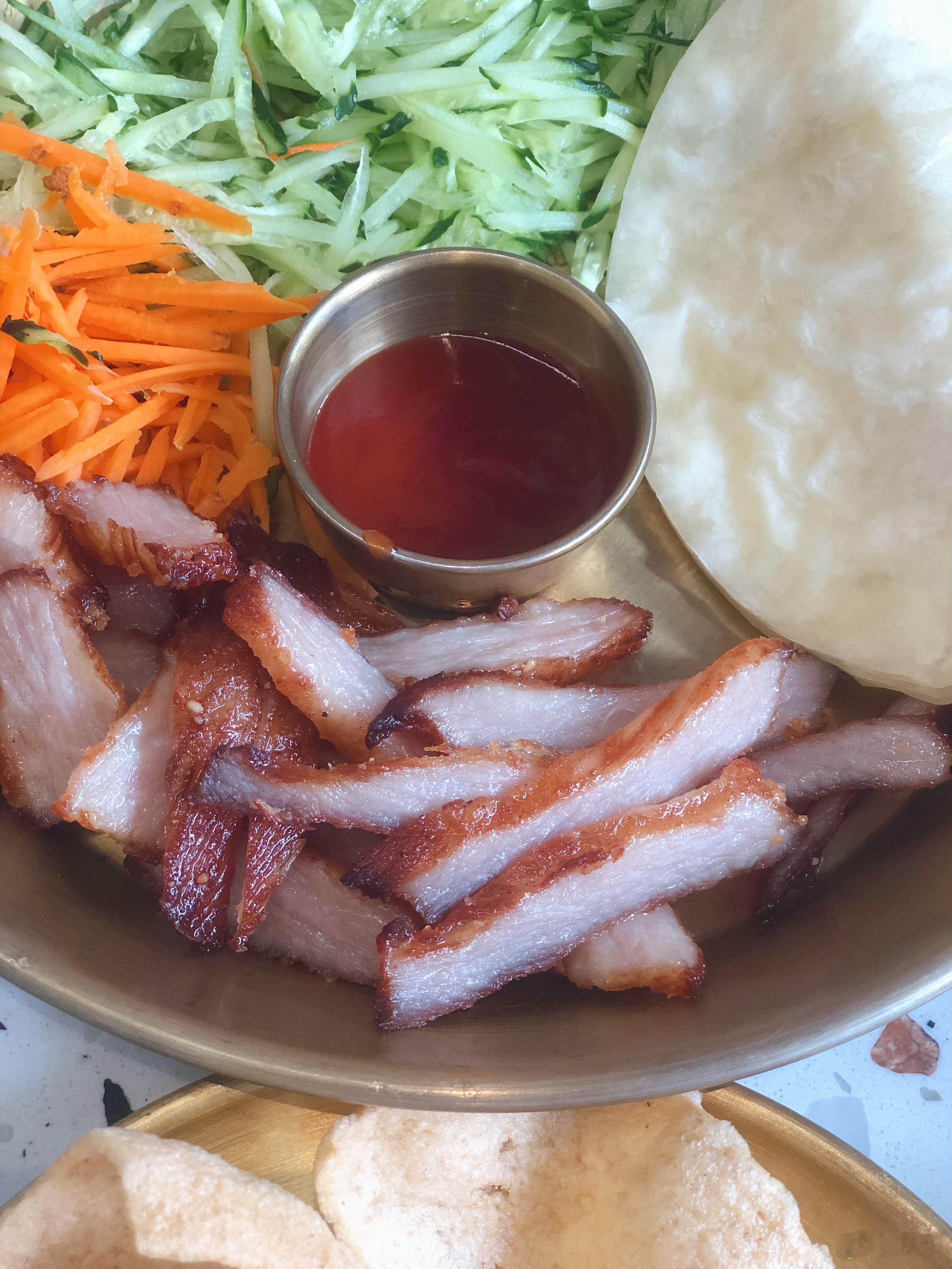 美食探店 藏在棠下的一间宝藏泰国美食餐厅，虽然位于城中村一带，但装修清新洁净，整