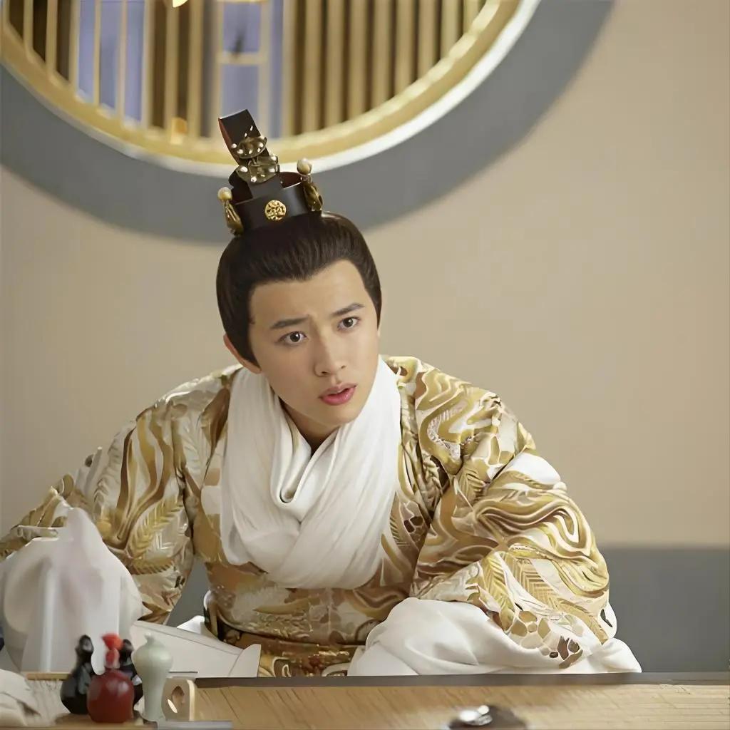 公元1010年，北宋皇宫

宋真宗赵恒在寝宫洗漱完毕，宫女李婉儿双手递上干布巾。