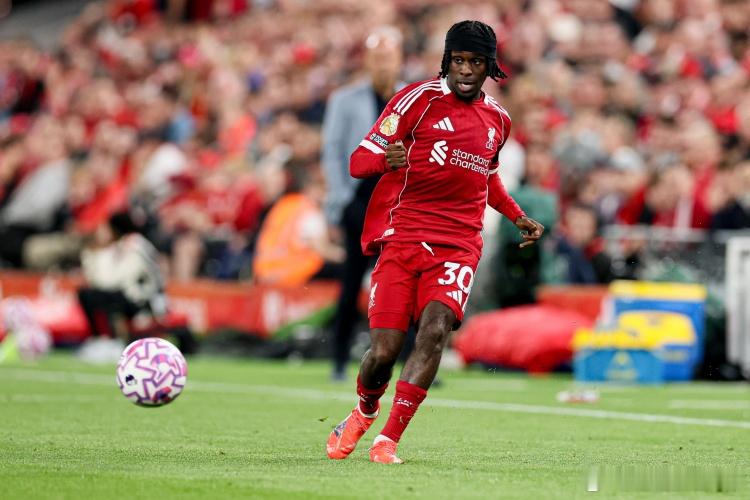 右路缺人！TA：弗林蓬将入选利物浦本轮英超名单，他回归是及时雨TA撰文谈到利物浦